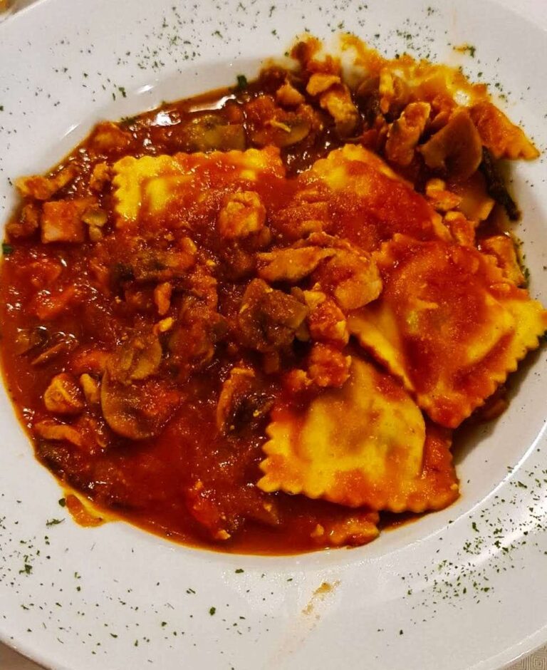 RAVIOLI CON RAGU DI FUNGHI